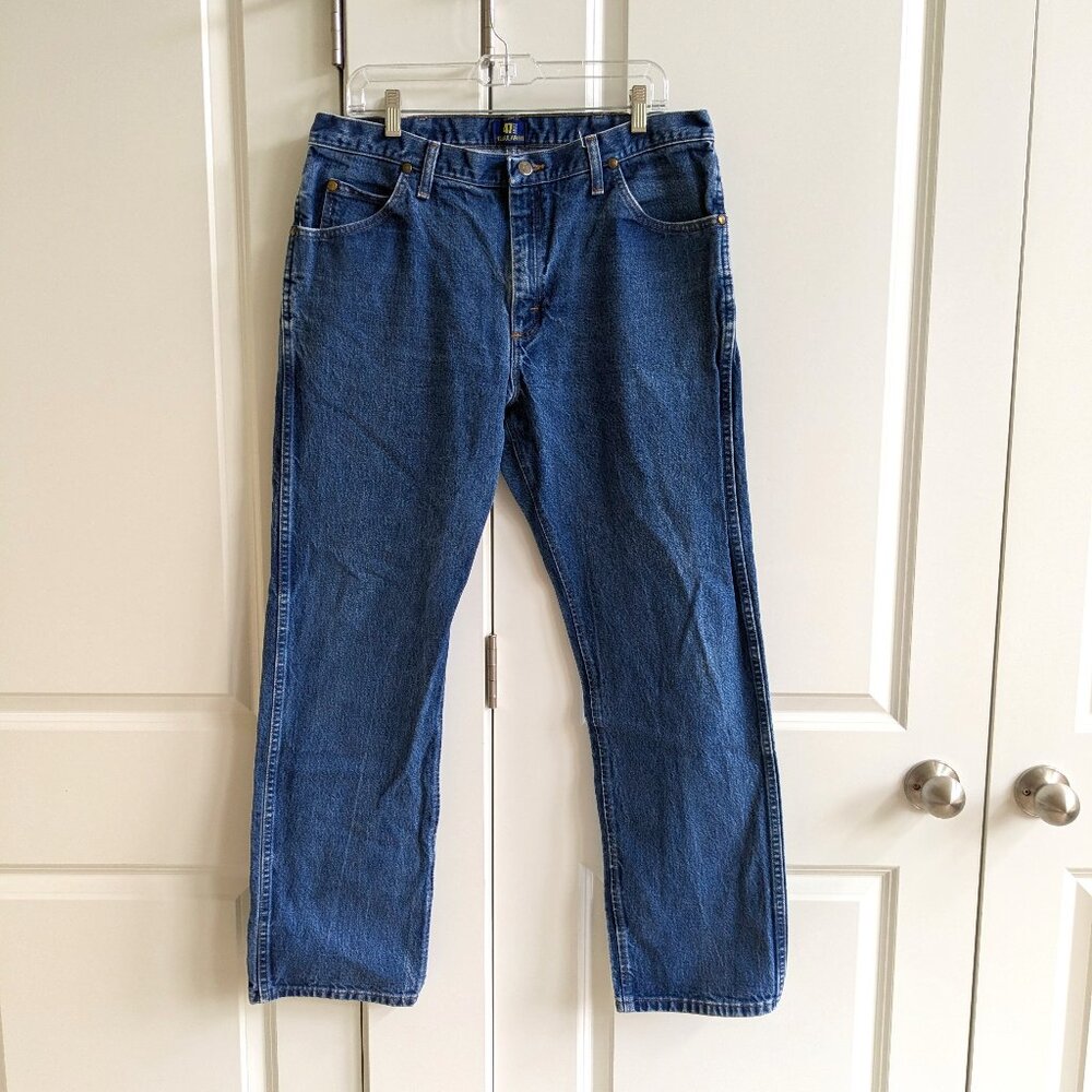 Wrangler 47 MWZ Jeans Regular Fit Medium Wash Premium Performance Cowboy Cut